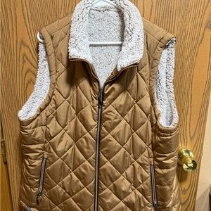 Free country Women's Quilted Tan Vest with Sherpa Lining reversible